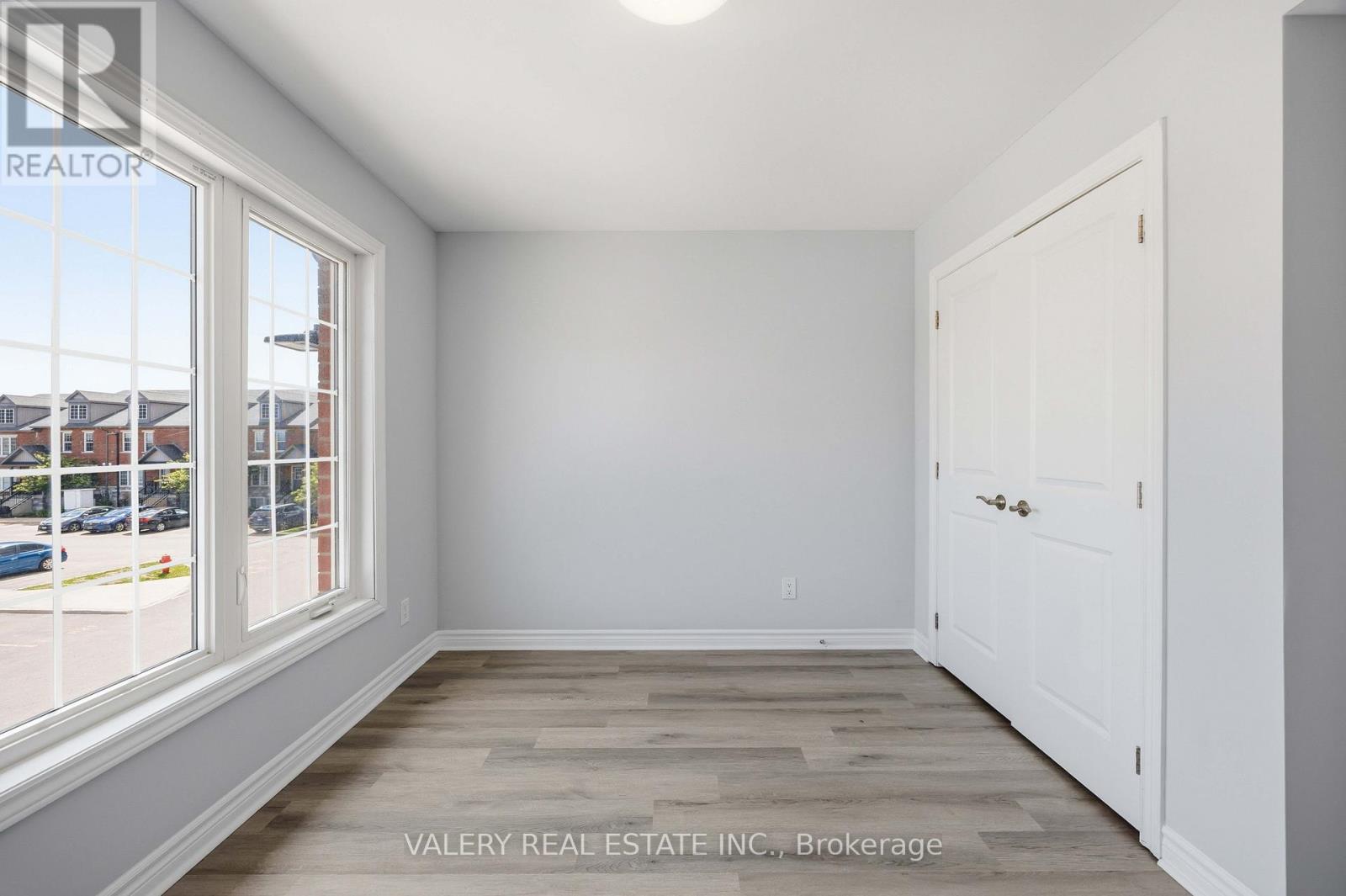 #7 250 PENETANGUISHENE ROAD - 16