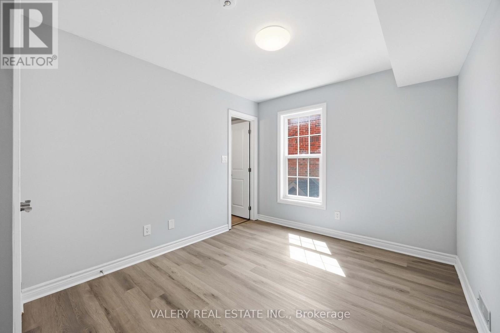 #7 250 PENETANGUISHENE ROAD - 19