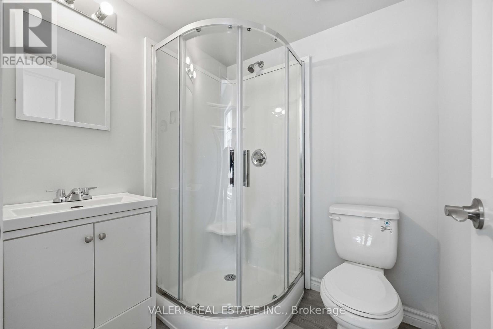 #7 250 PENETANGUISHENE ROAD - 21