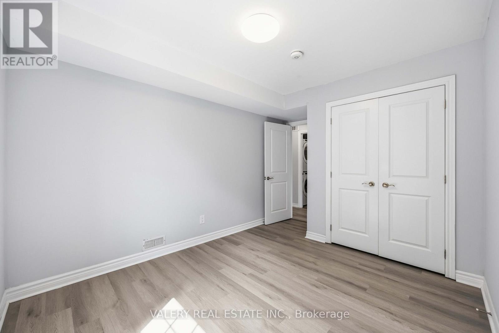 #7 250 PENETANGUISHENE ROAD - 22