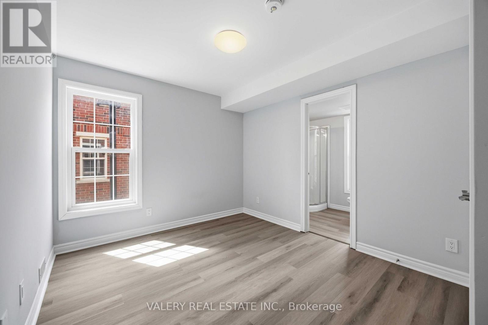 #7 250 PENETANGUISHENE ROAD - 23