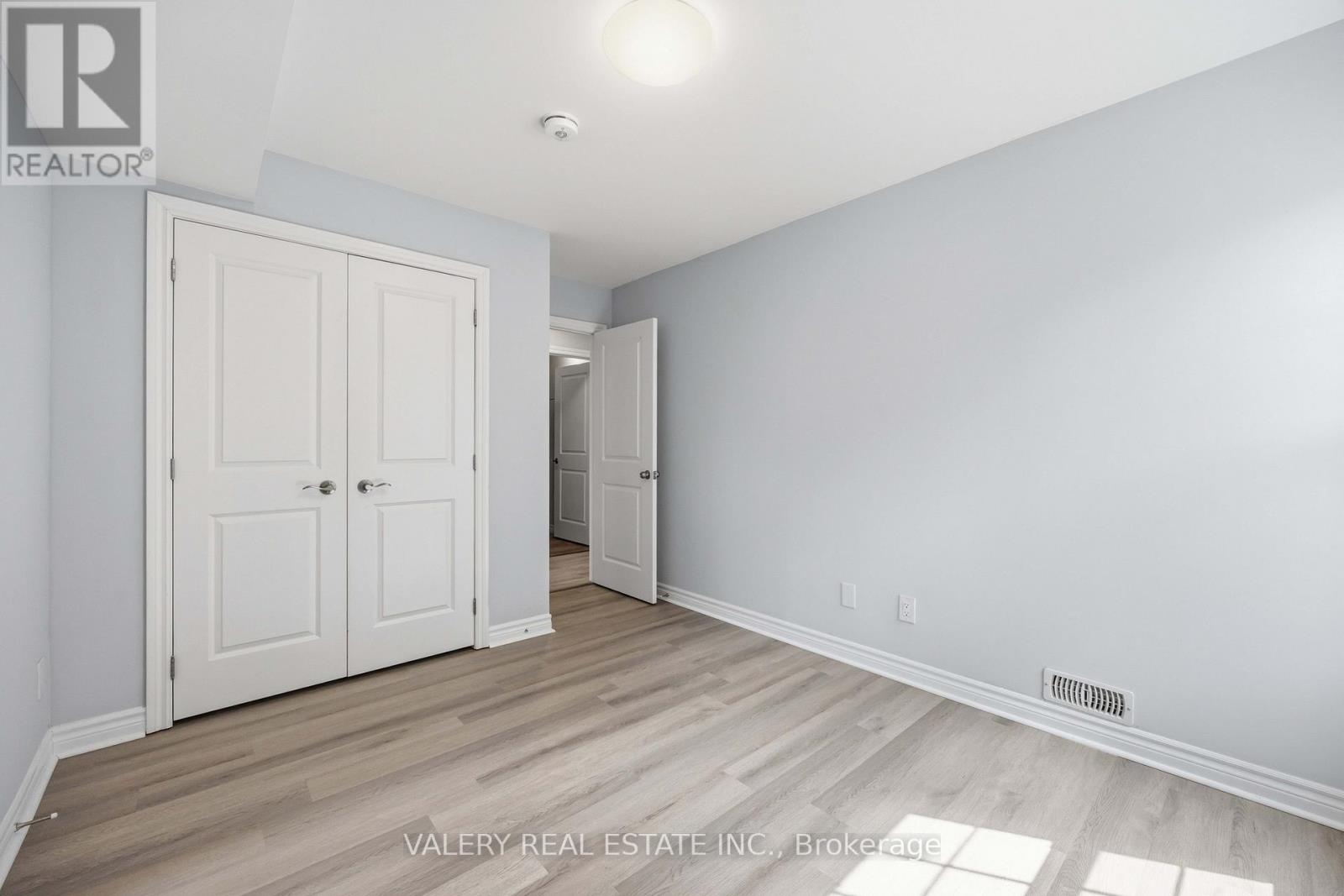 #7 250 PENETANGUISHENE ROAD - 24