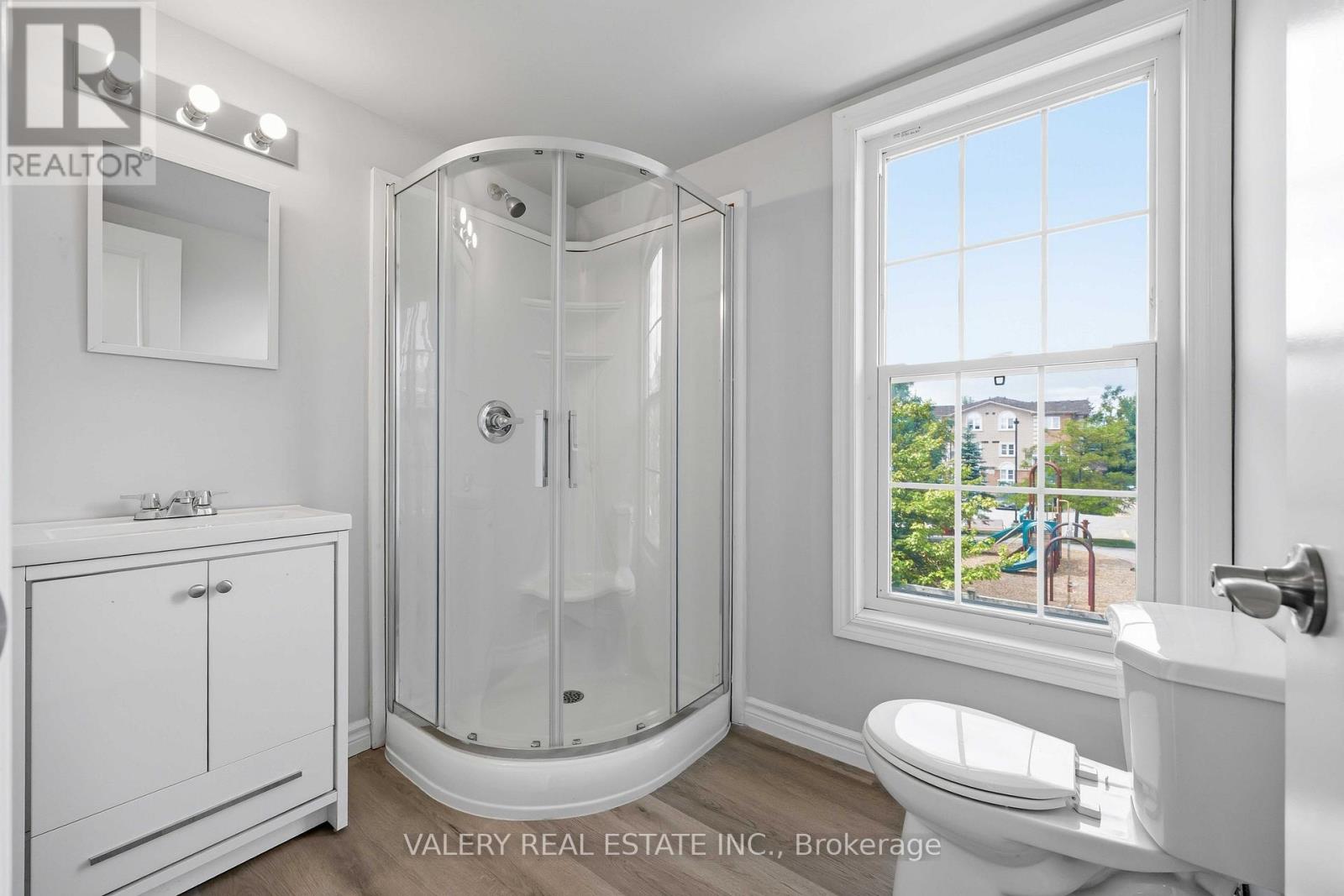 #7 250 PENETANGUISHENE ROAD - 25