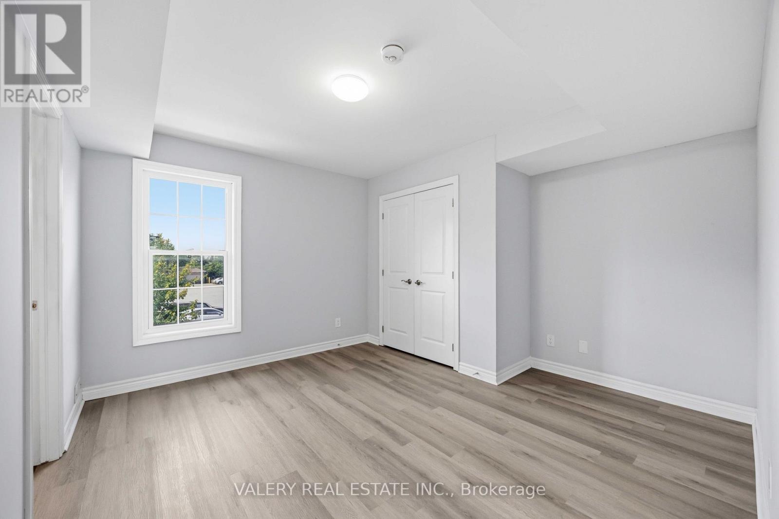 #7 250 PENETANGUISHENE ROAD - 26