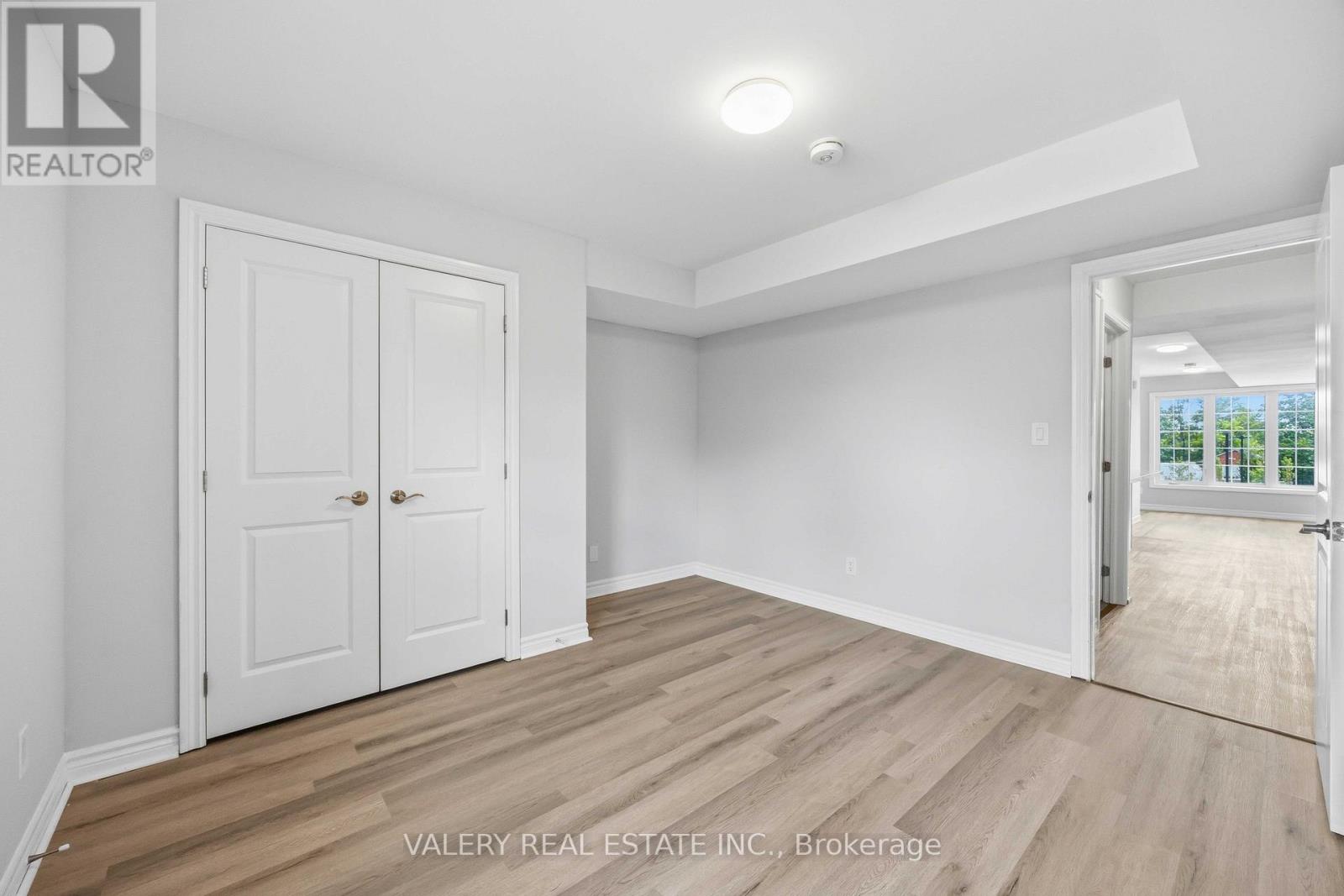 #7 250 PENETANGUISHENE ROAD - 27