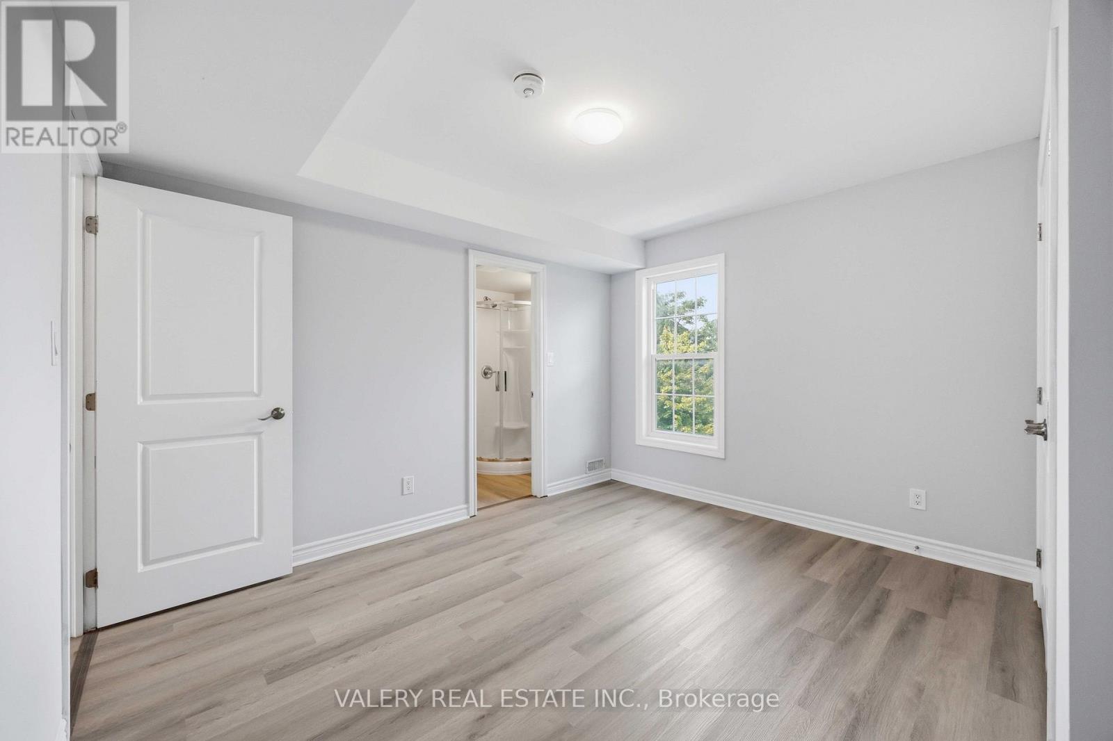 #7 250 PENETANGUISHENE ROAD - 28