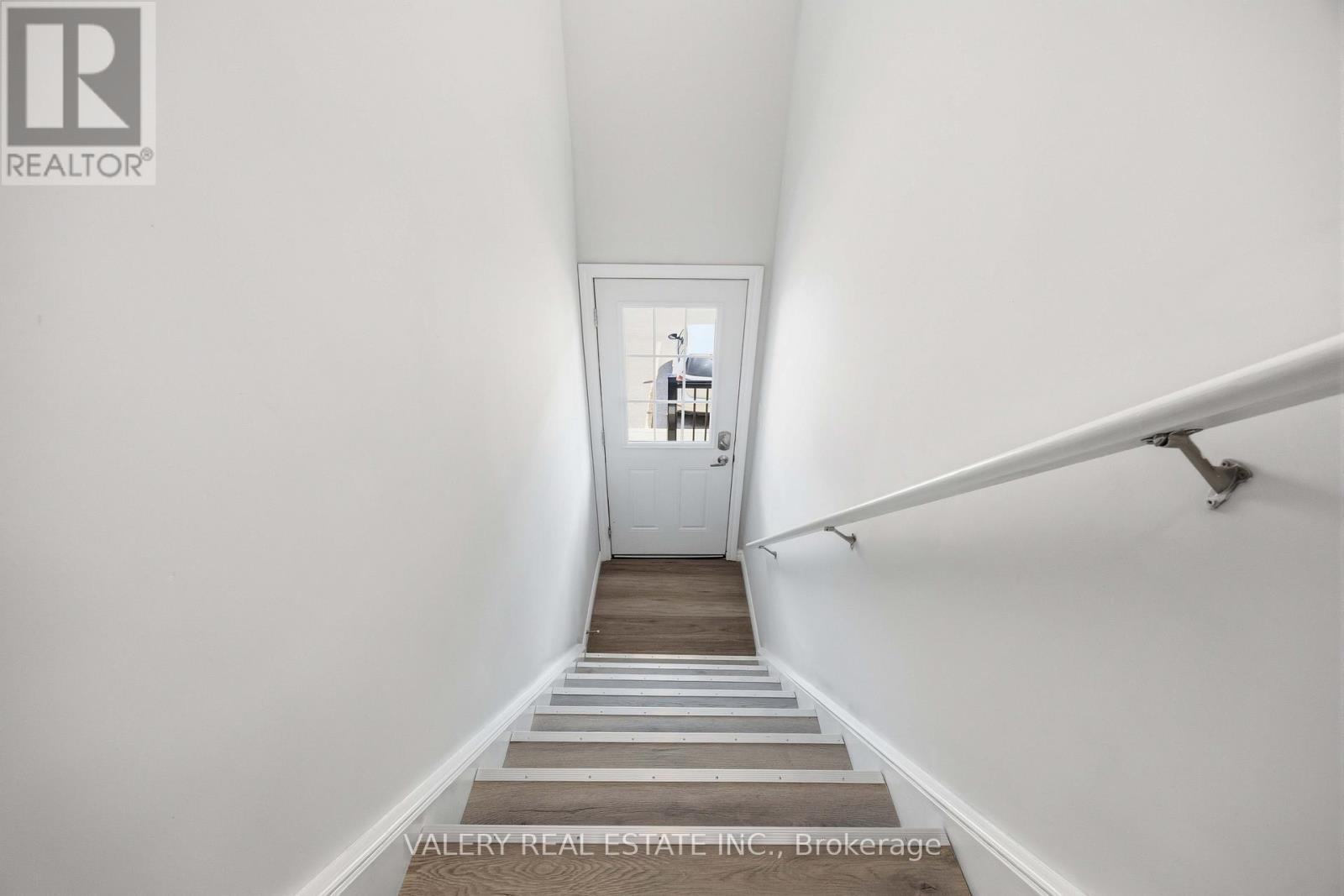 #7 250 PENETANGUISHENE ROAD - 5