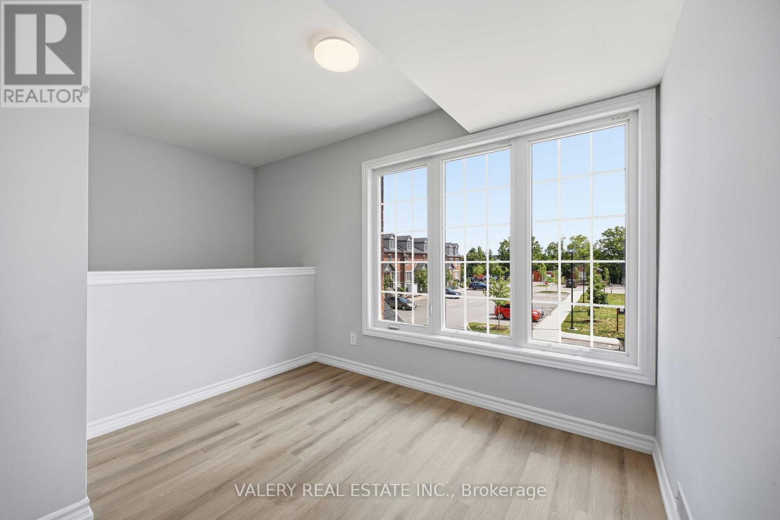 #7 250 PENETANGUISHENE ROAD - 7
