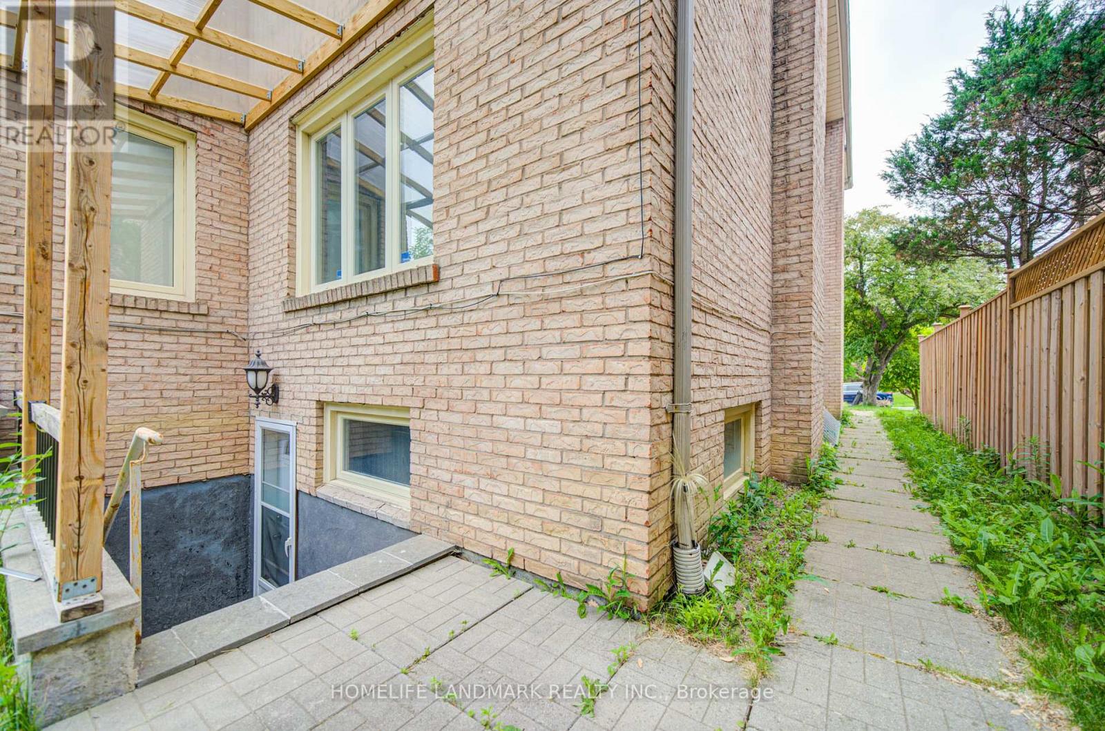 21 KIRKDALE CRESCENT - 44