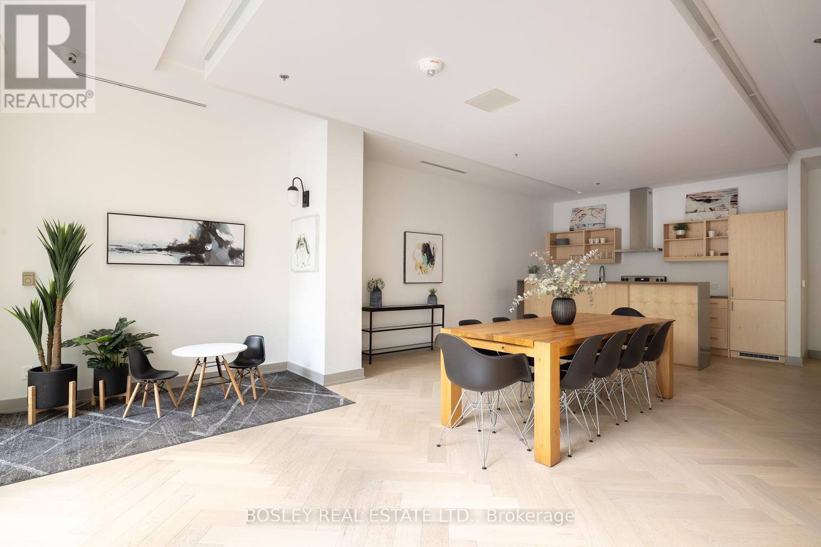 #209 36 HOWARD PARK AVENUE - 39