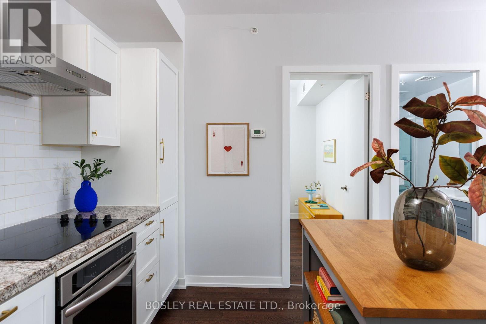 #209 36 HOWARD PARK AVENUE - 4