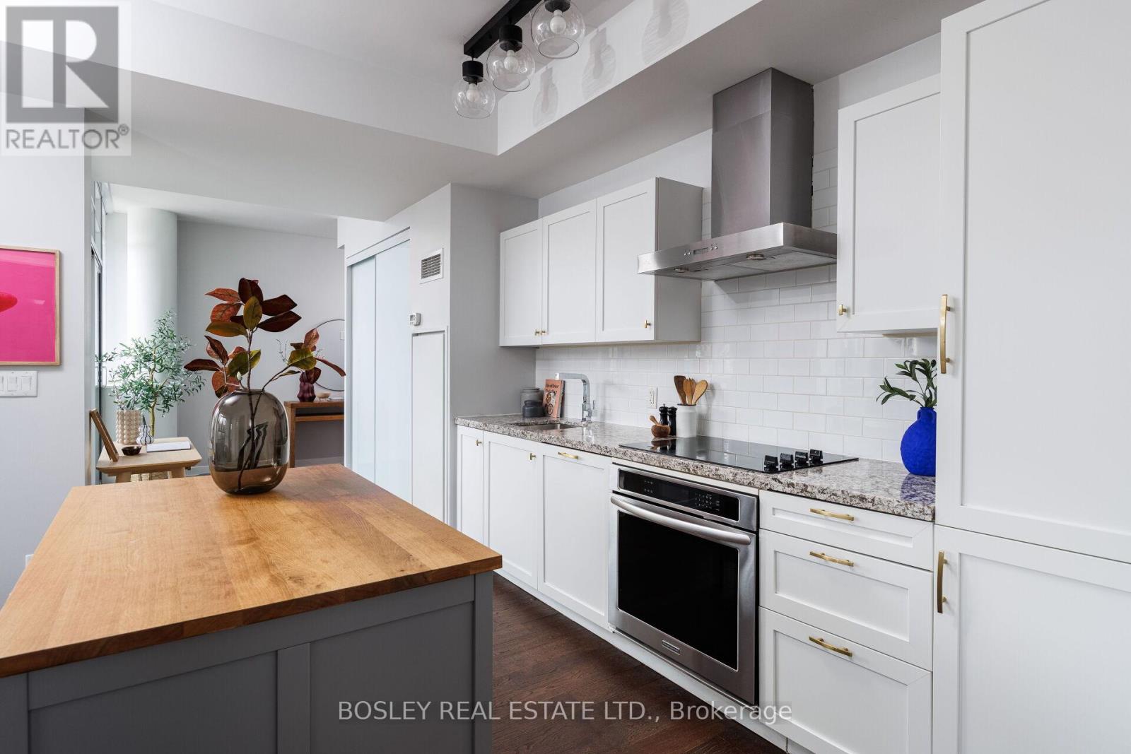 #209 36 HOWARD PARK AVENUE - 8