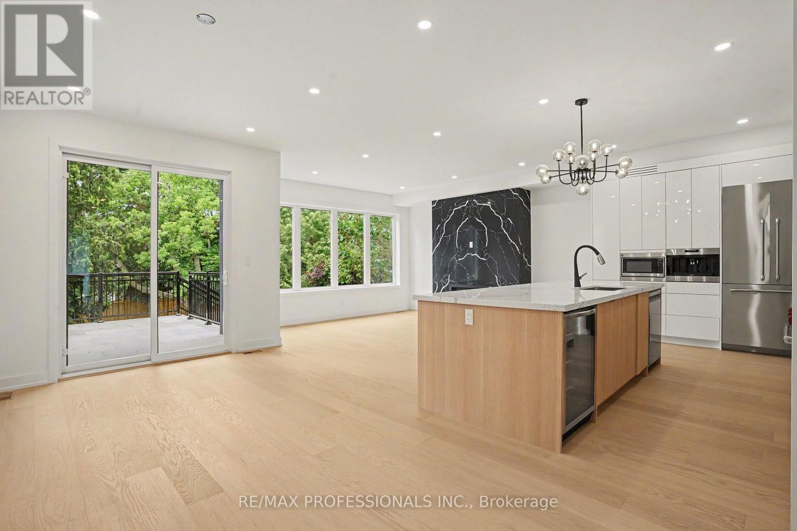 14 KENTROYAL DRIVE - 11