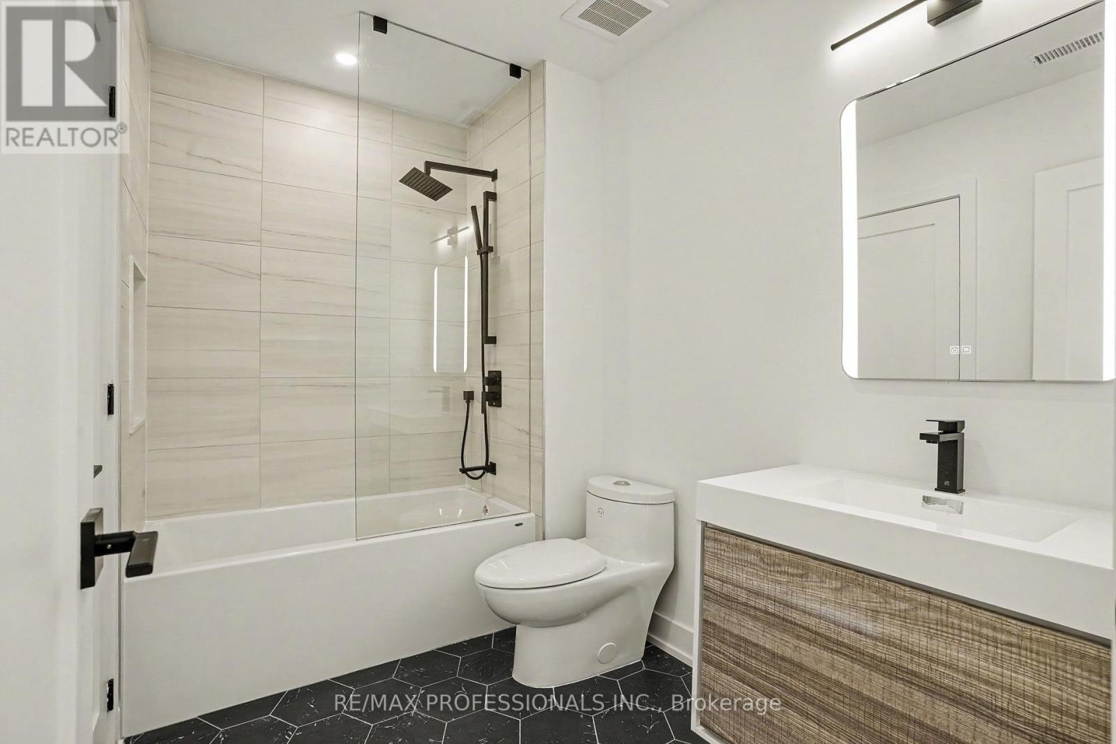 14 KENTROYAL DRIVE - 29