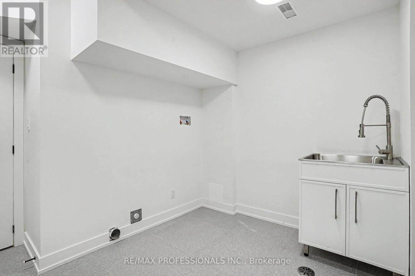 14 KENTROYAL DRIVE - 30