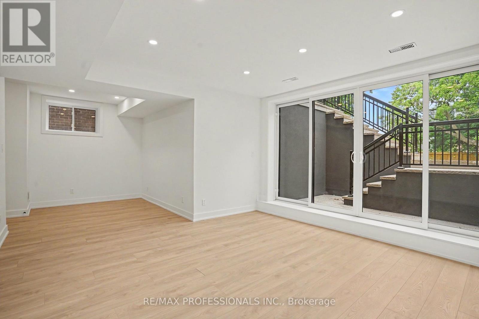 14 KENTROYAL DRIVE - 35