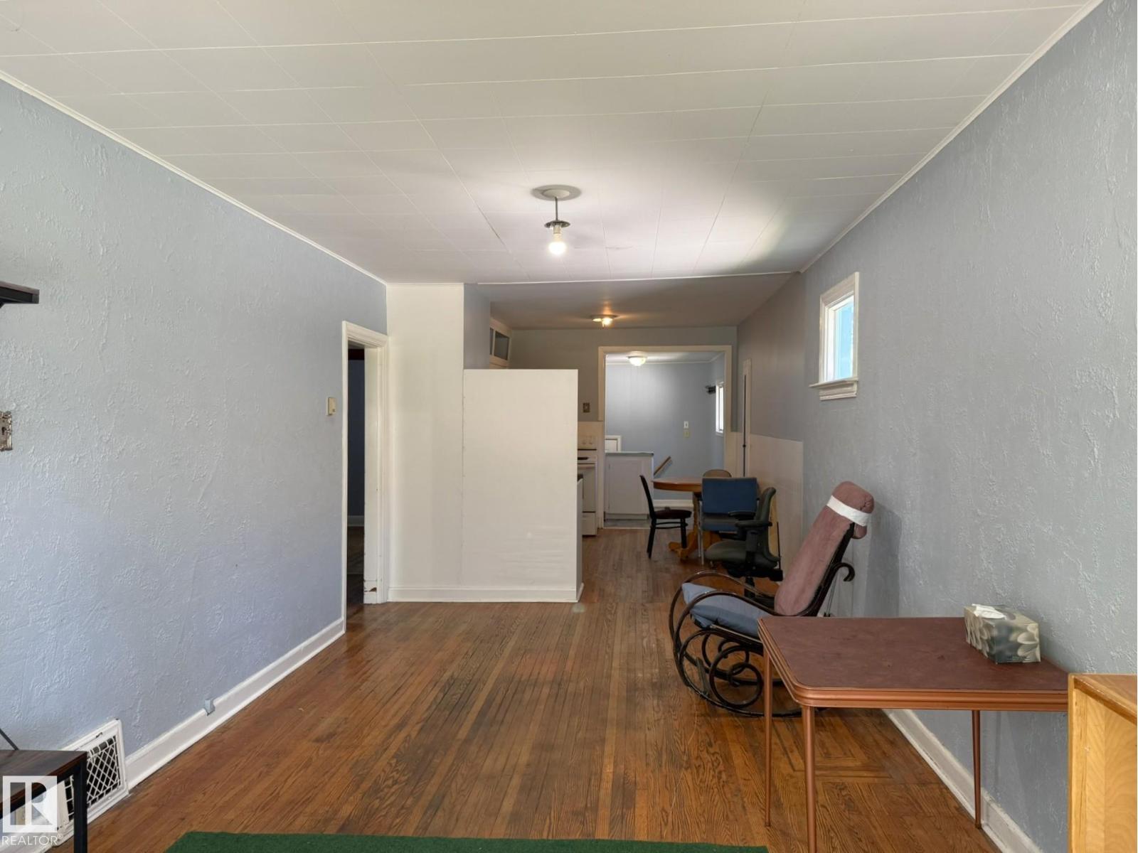 5132 52 ST - 5
