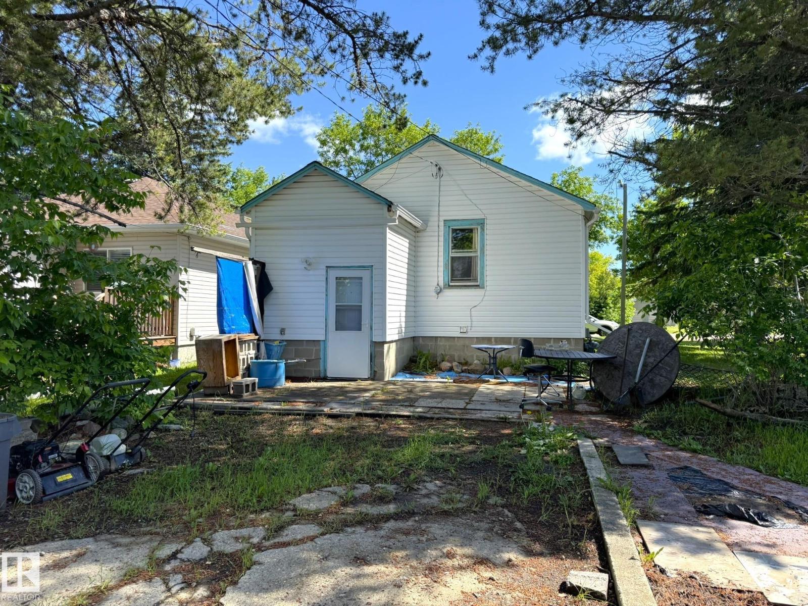 5132 52 ST - 17