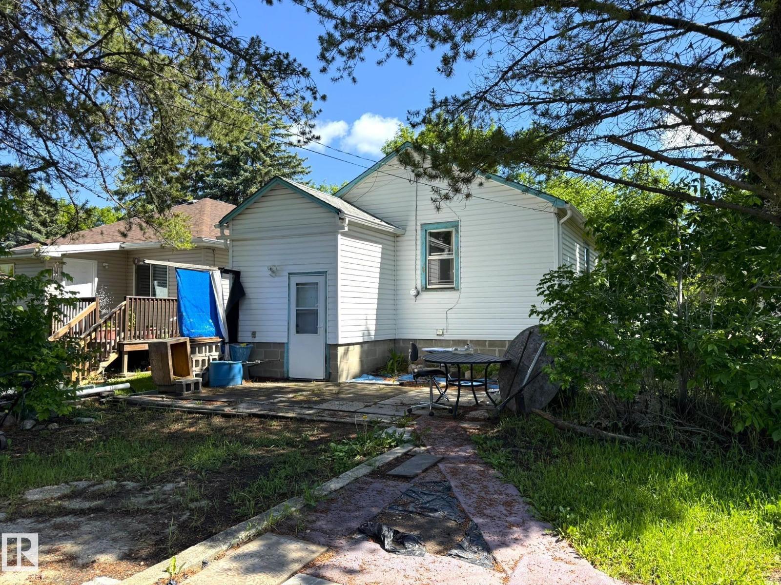 5132 52 ST - 18
