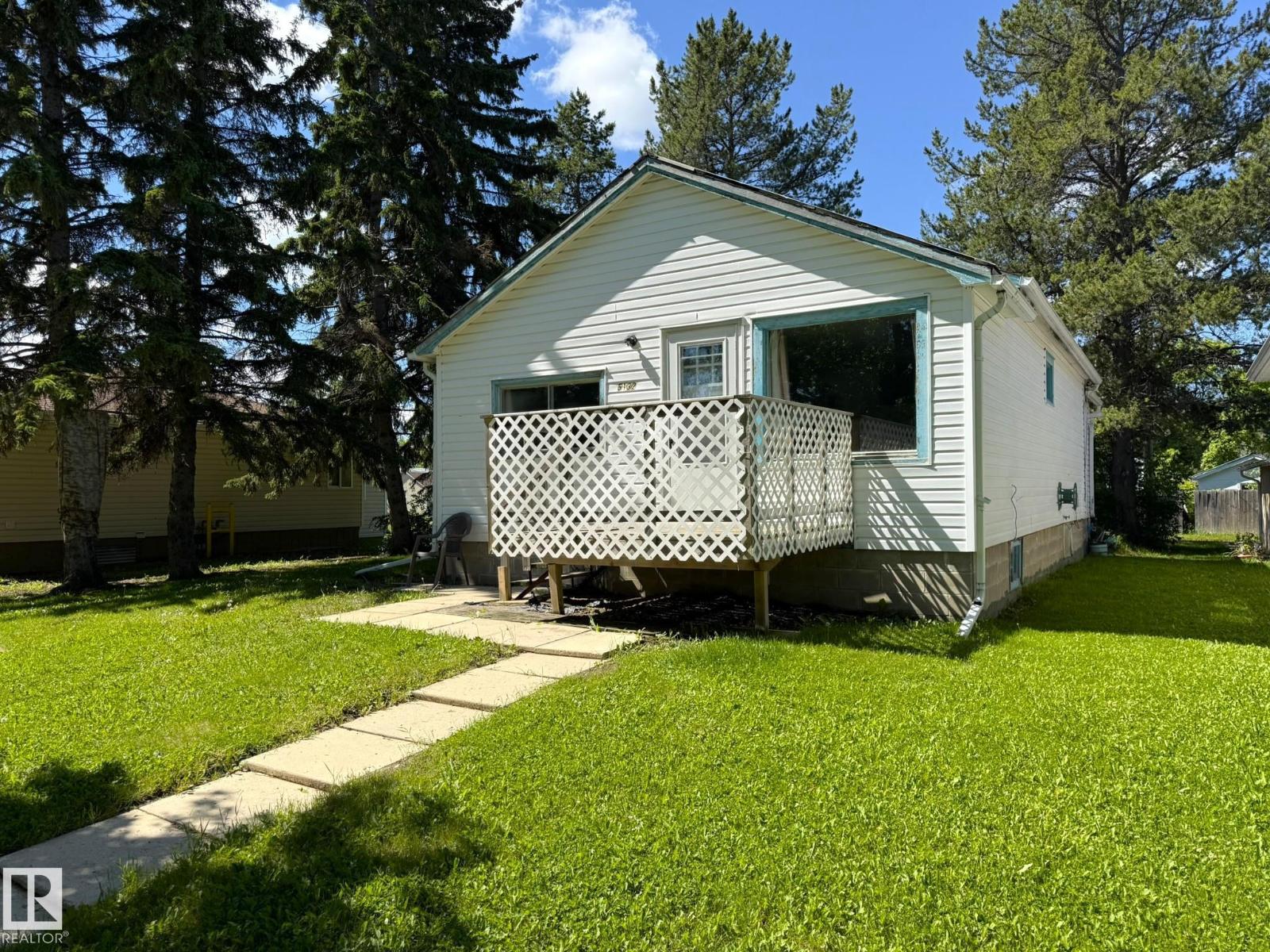 5132 52 ST - 22