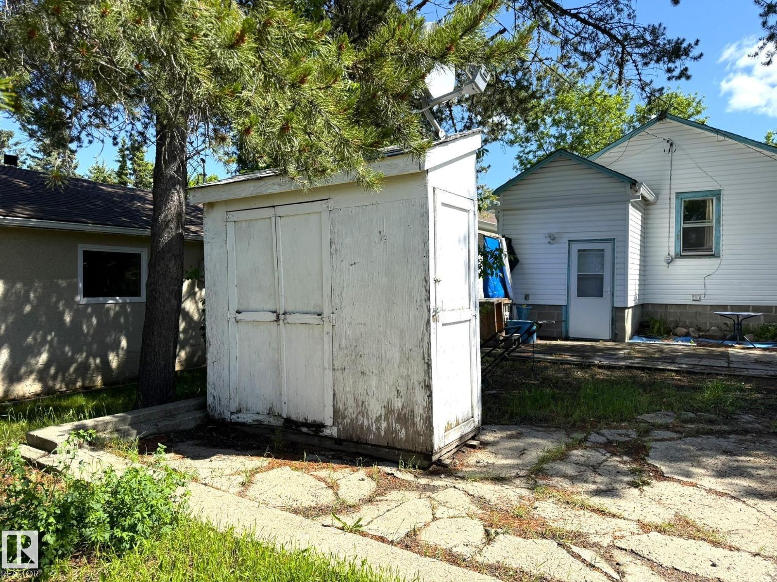 5132 52 ST - 16