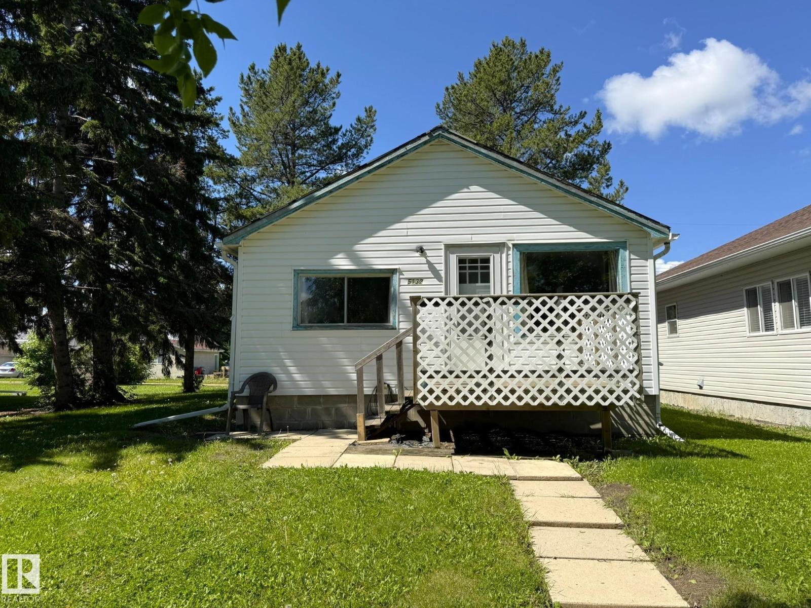 5132 52 ST - 21