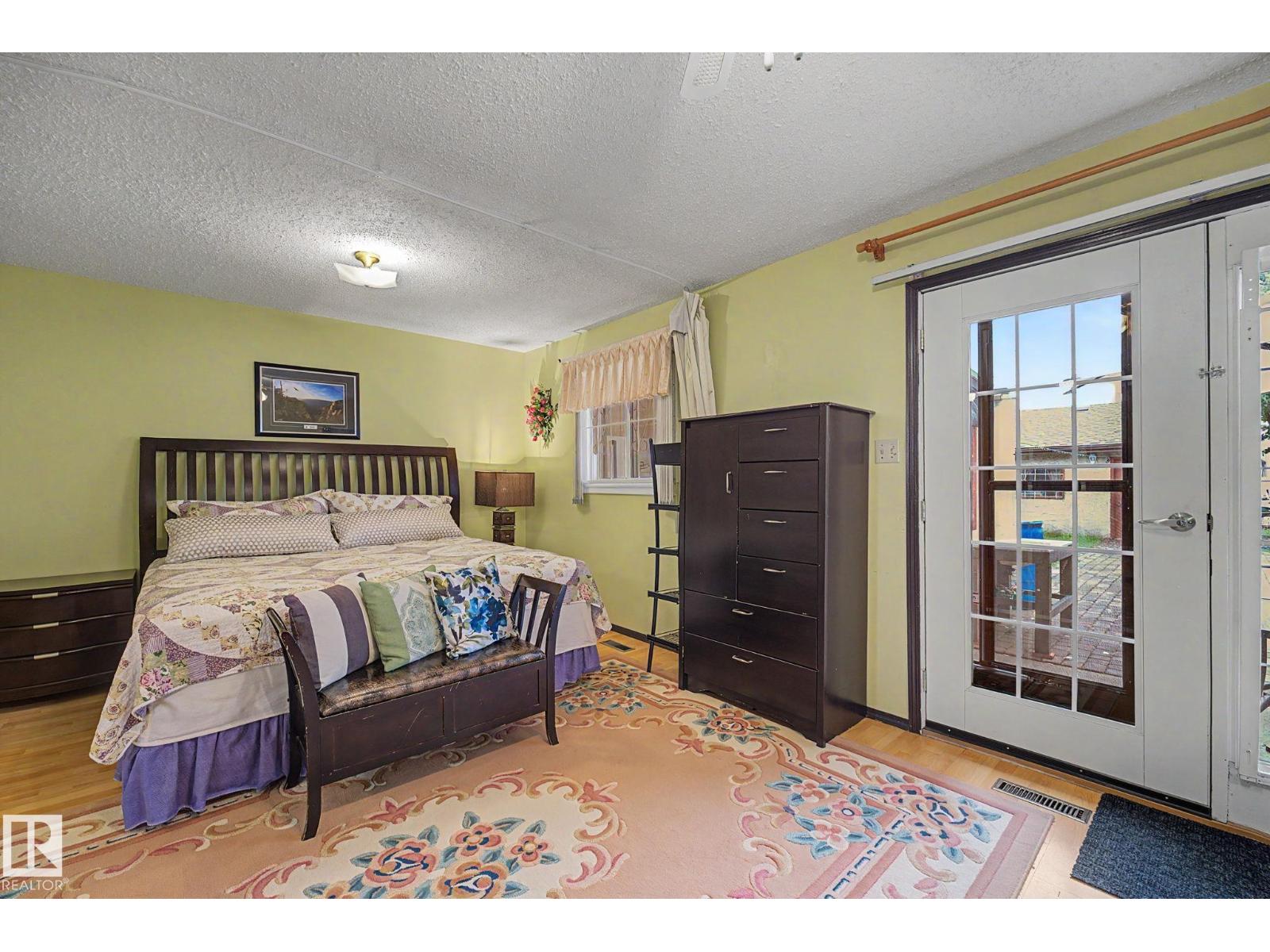 10242 161 ST NW - 32