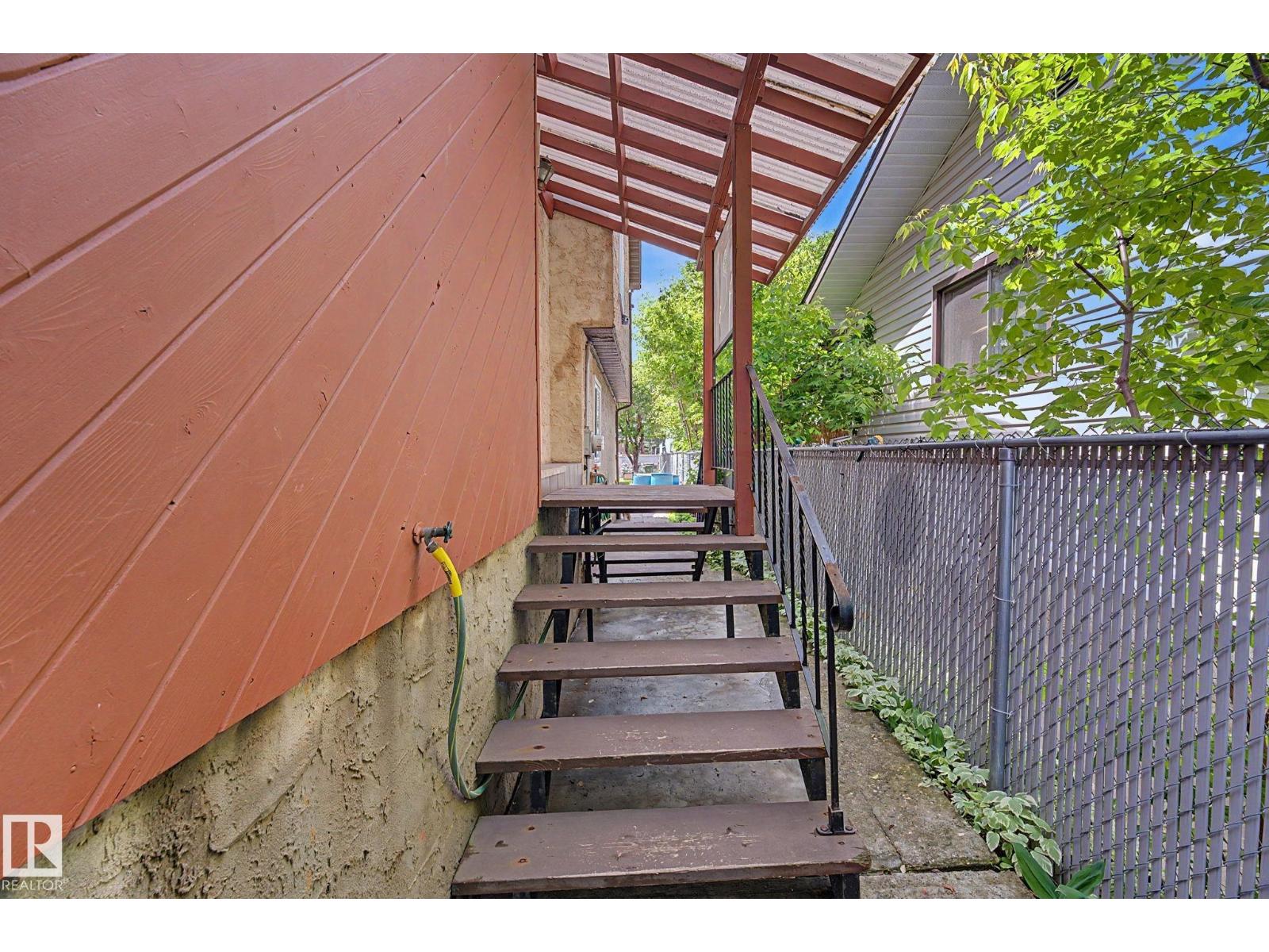 10242 161 ST NW - 5