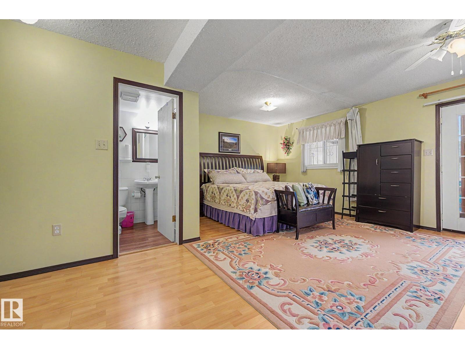 10242 161 ST NW - 30
