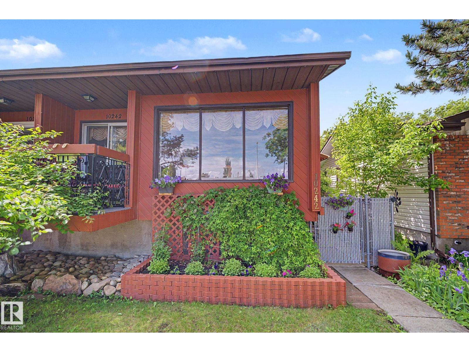 10242 161 ST NW - 3