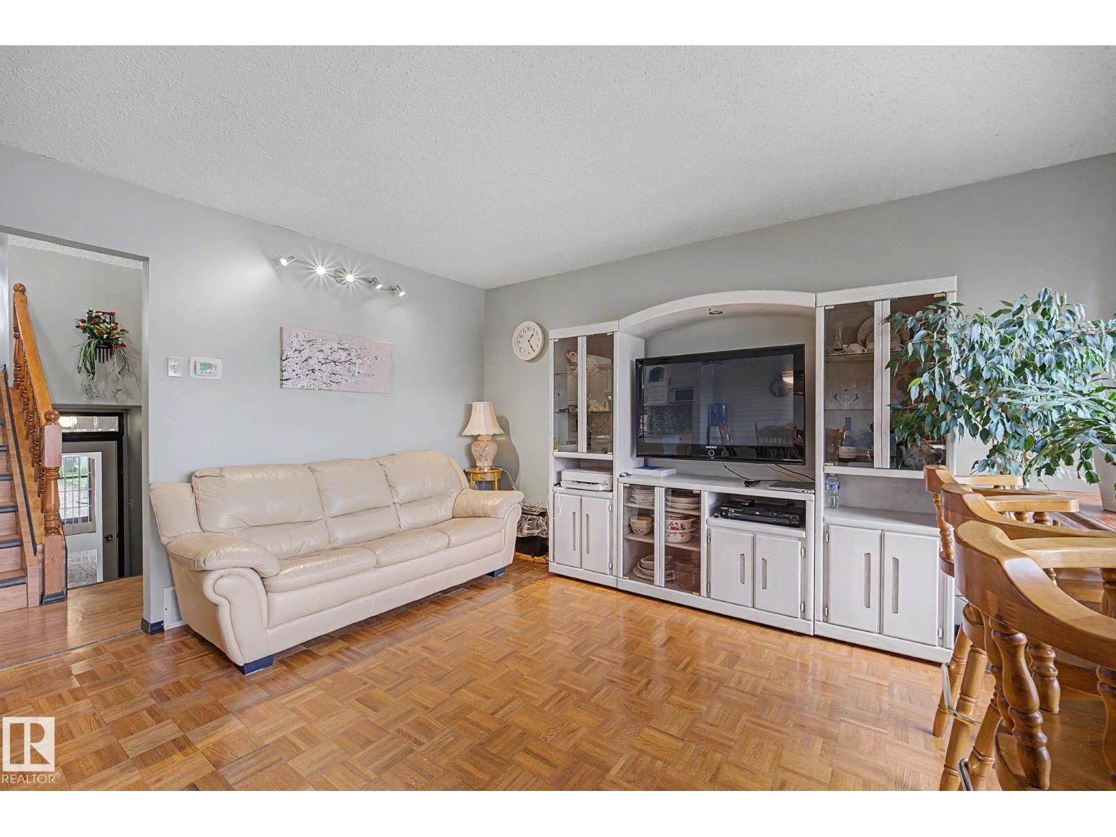 10242 161 ST NW - 9