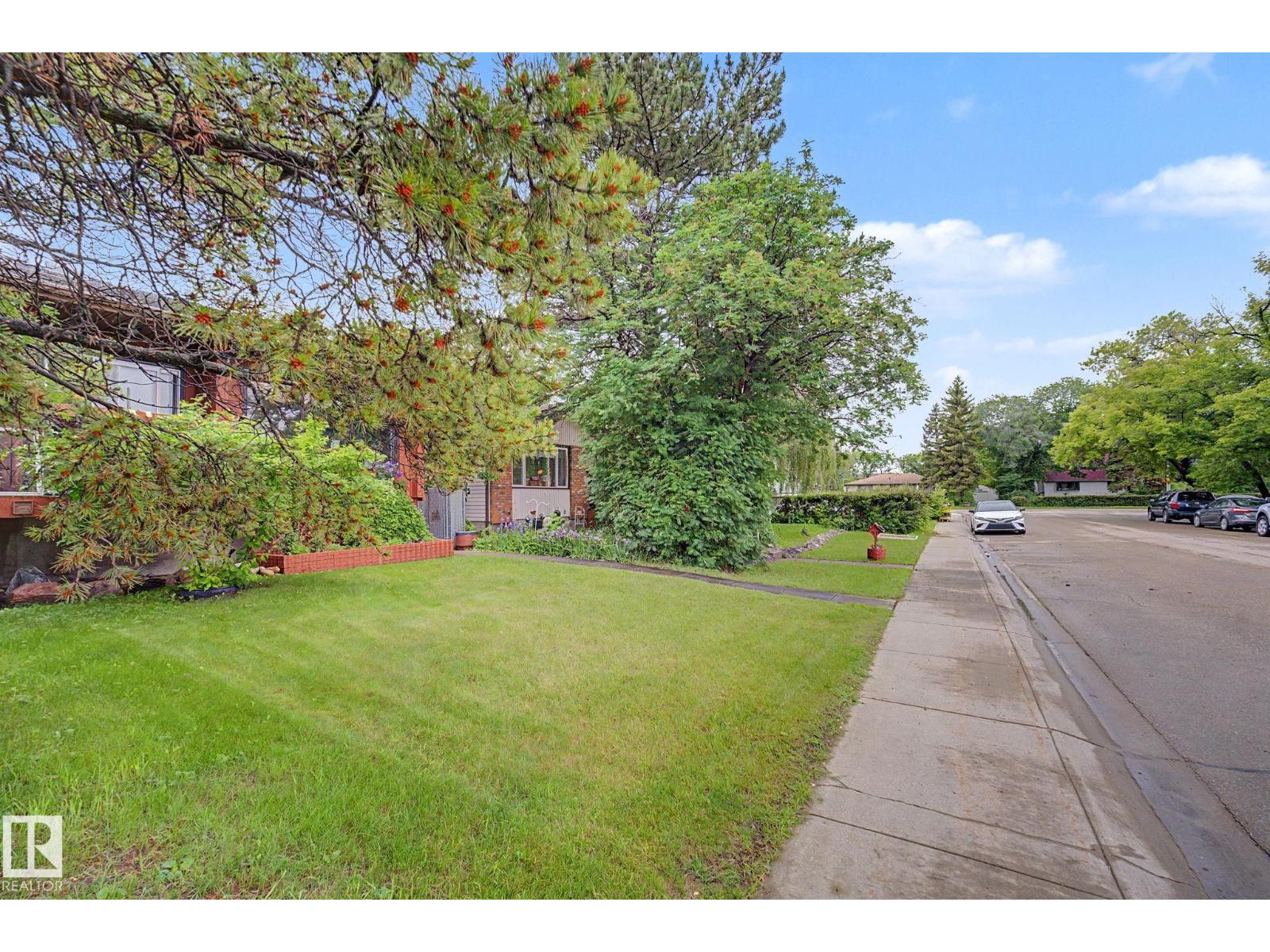 10242 161 ST NW - 4