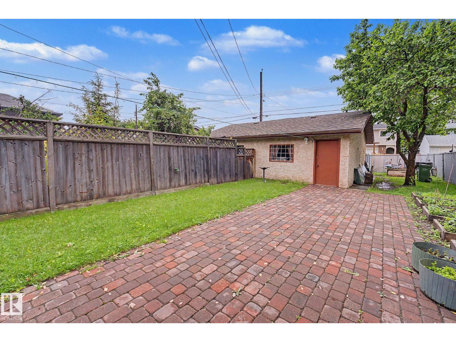 10242 161 ST NW - 40