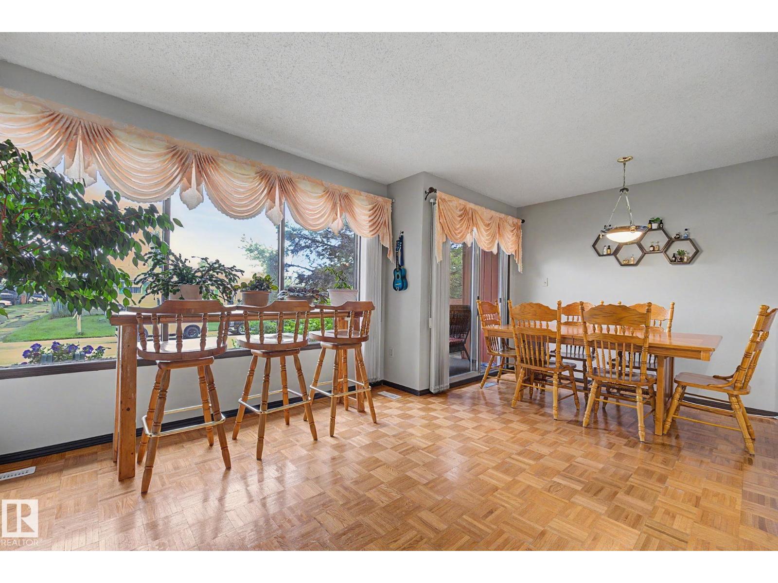 10242 161 ST NW - 10