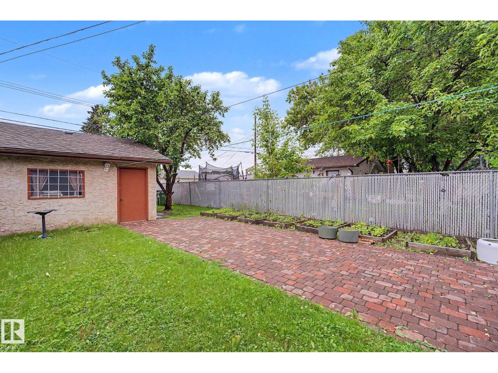 10242 161 ST NW - 41