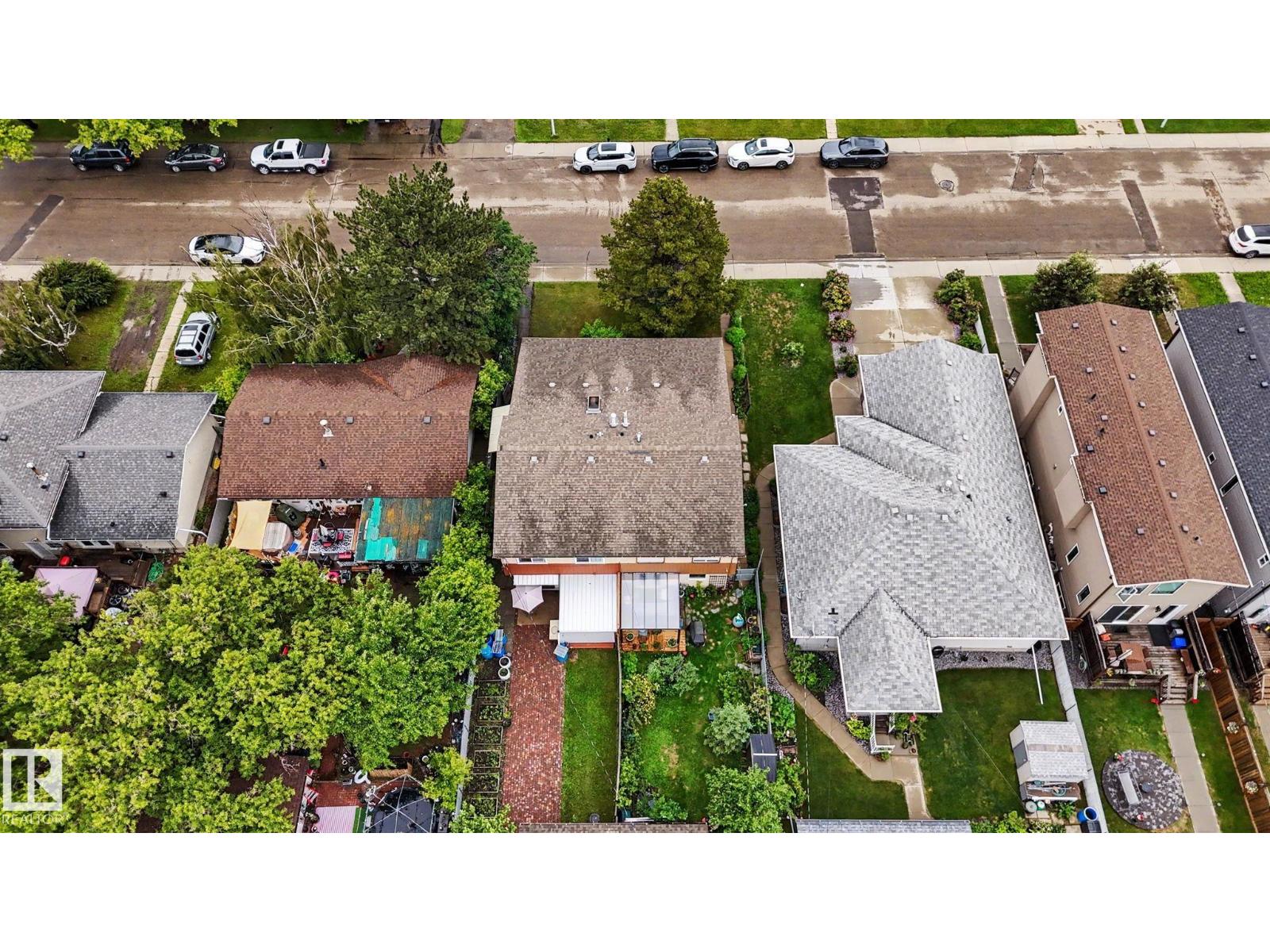 10242 161 ST NW - 47