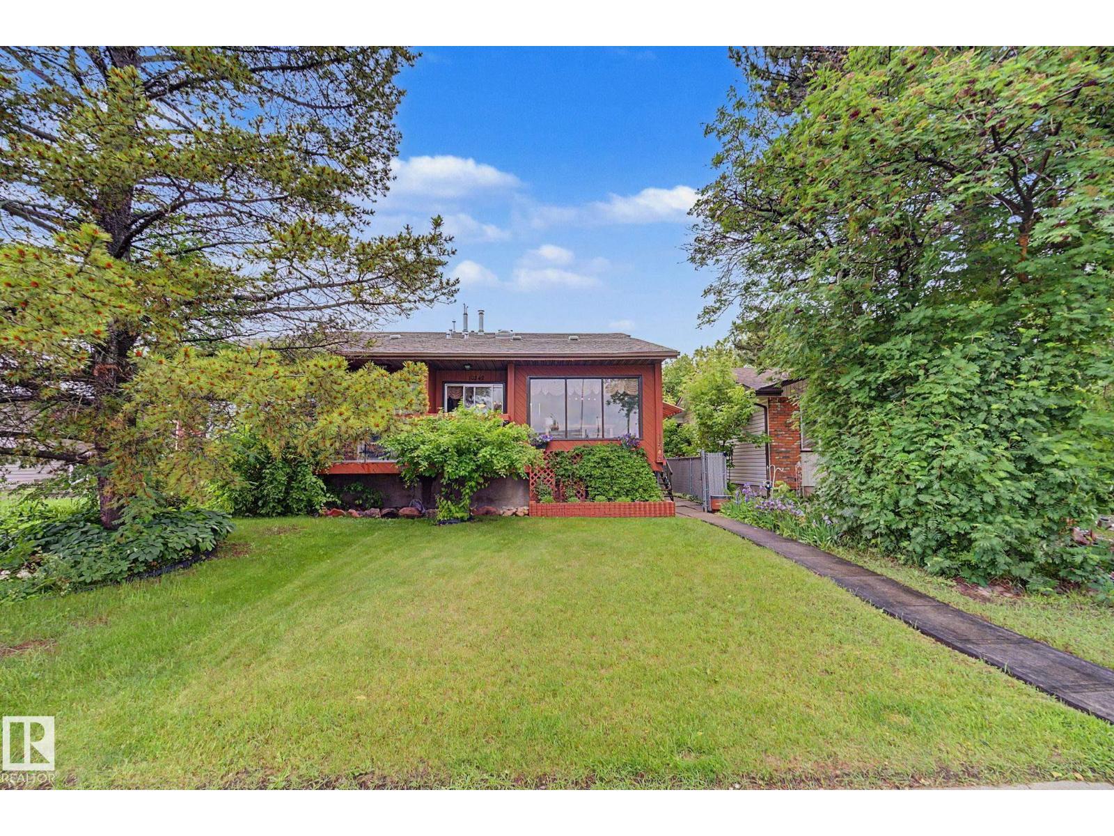 10242 161 ST NW - 1