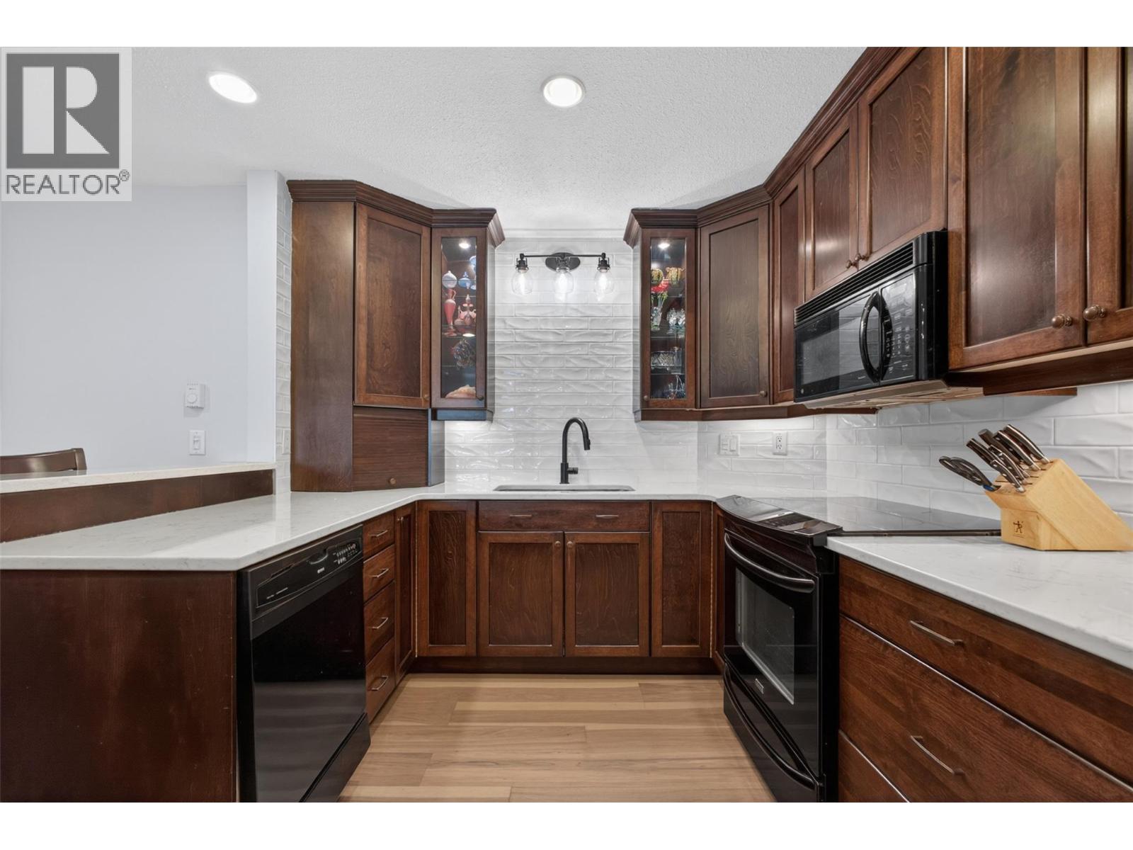 #306 1534 Lawrence Avenue - 2