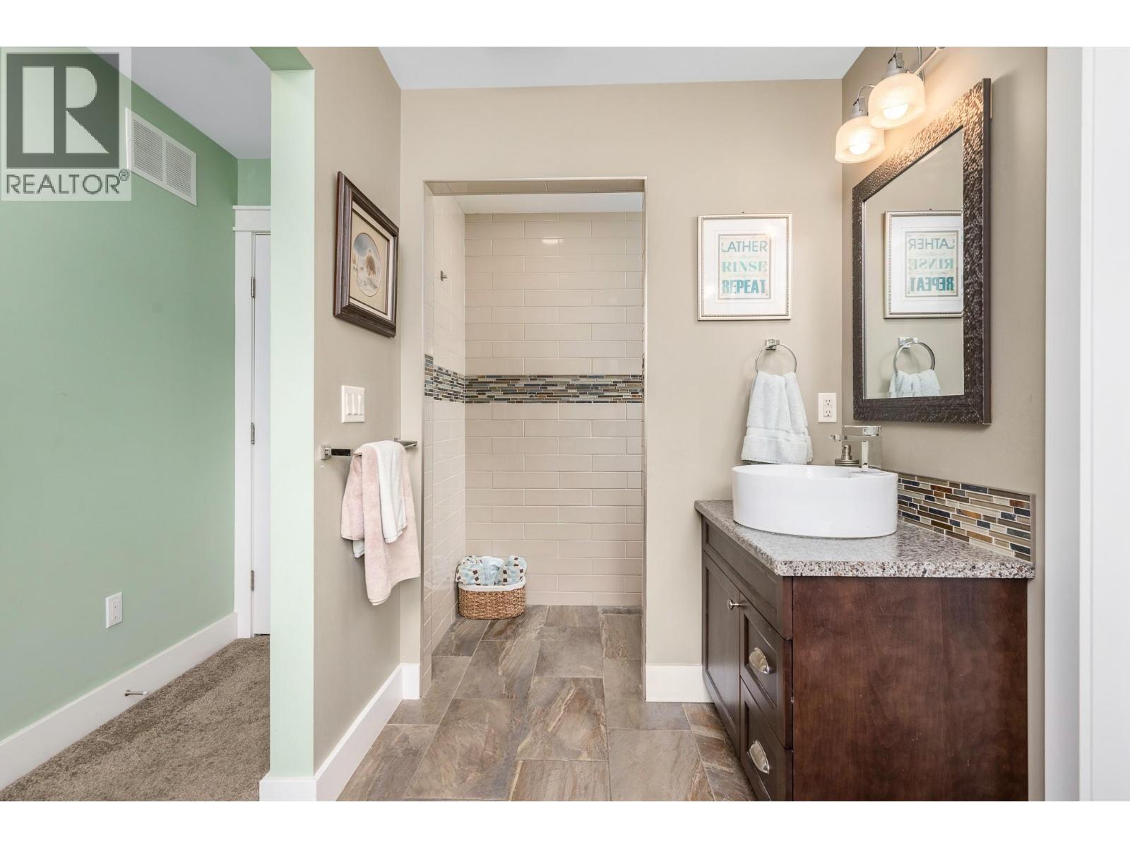 3000 22 Street - 30