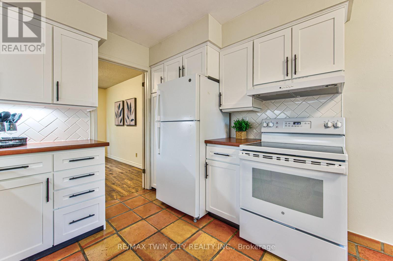 #13 206 CANDLEWOOD CRESCENT - 18
