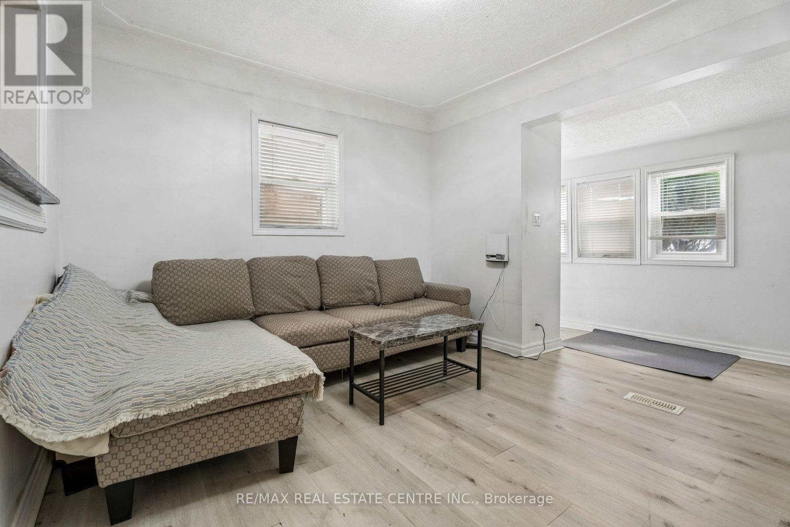 43 WHITFIELD AVENUE - 16