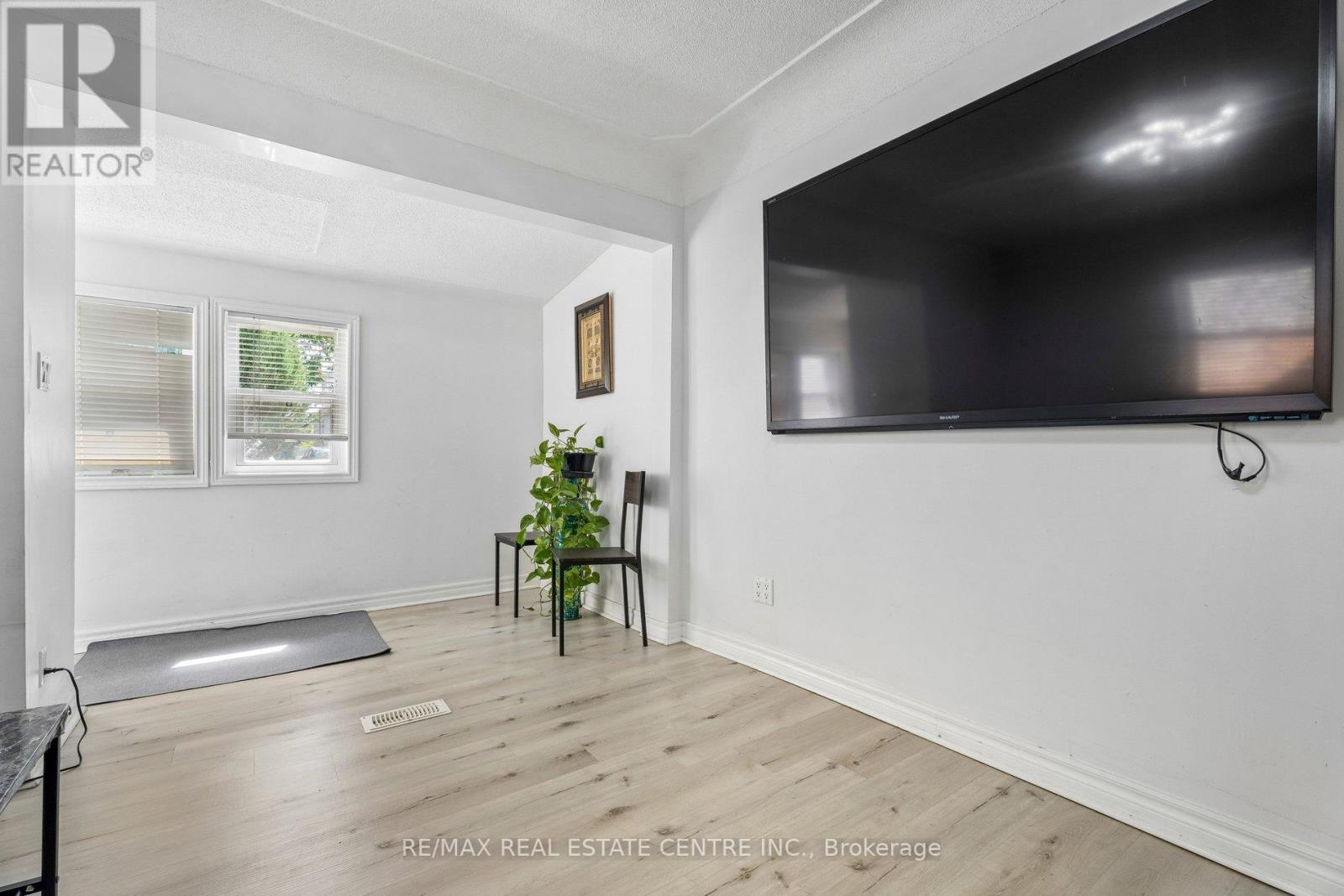 43 WHITFIELD AVENUE - 18