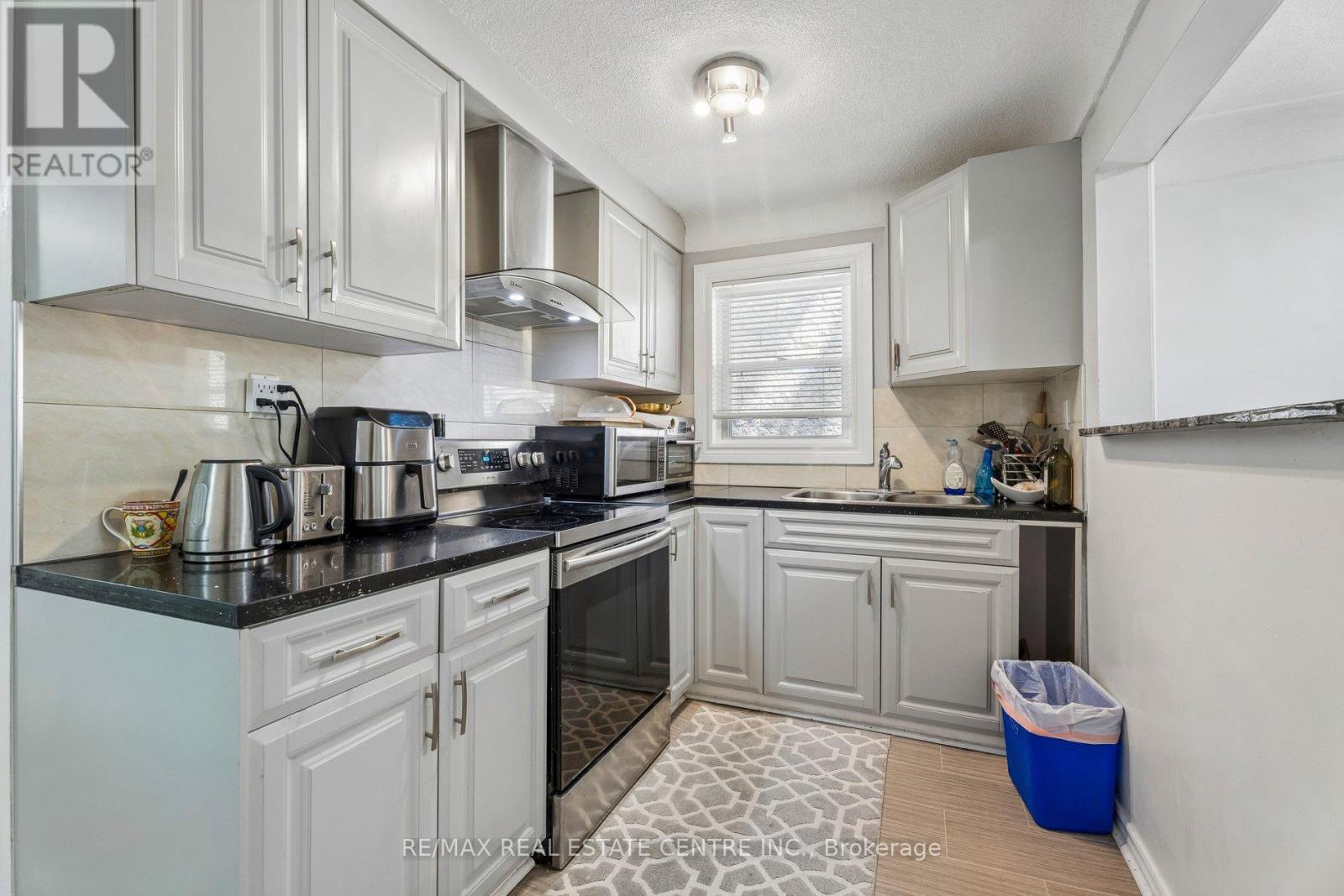 43 WHITFIELD AVENUE - 22