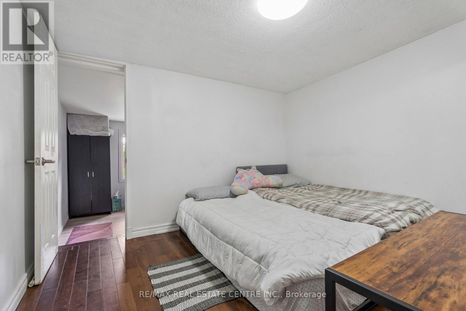 43 WHITFIELD AVENUE - 32