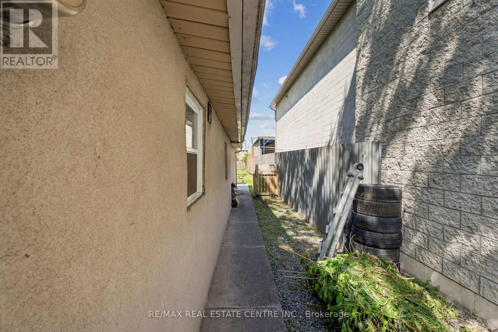 43 WHITFIELD AVENUE - 37