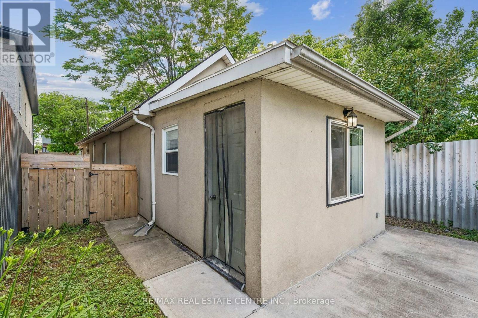 43 WHITFIELD AVENUE - 39