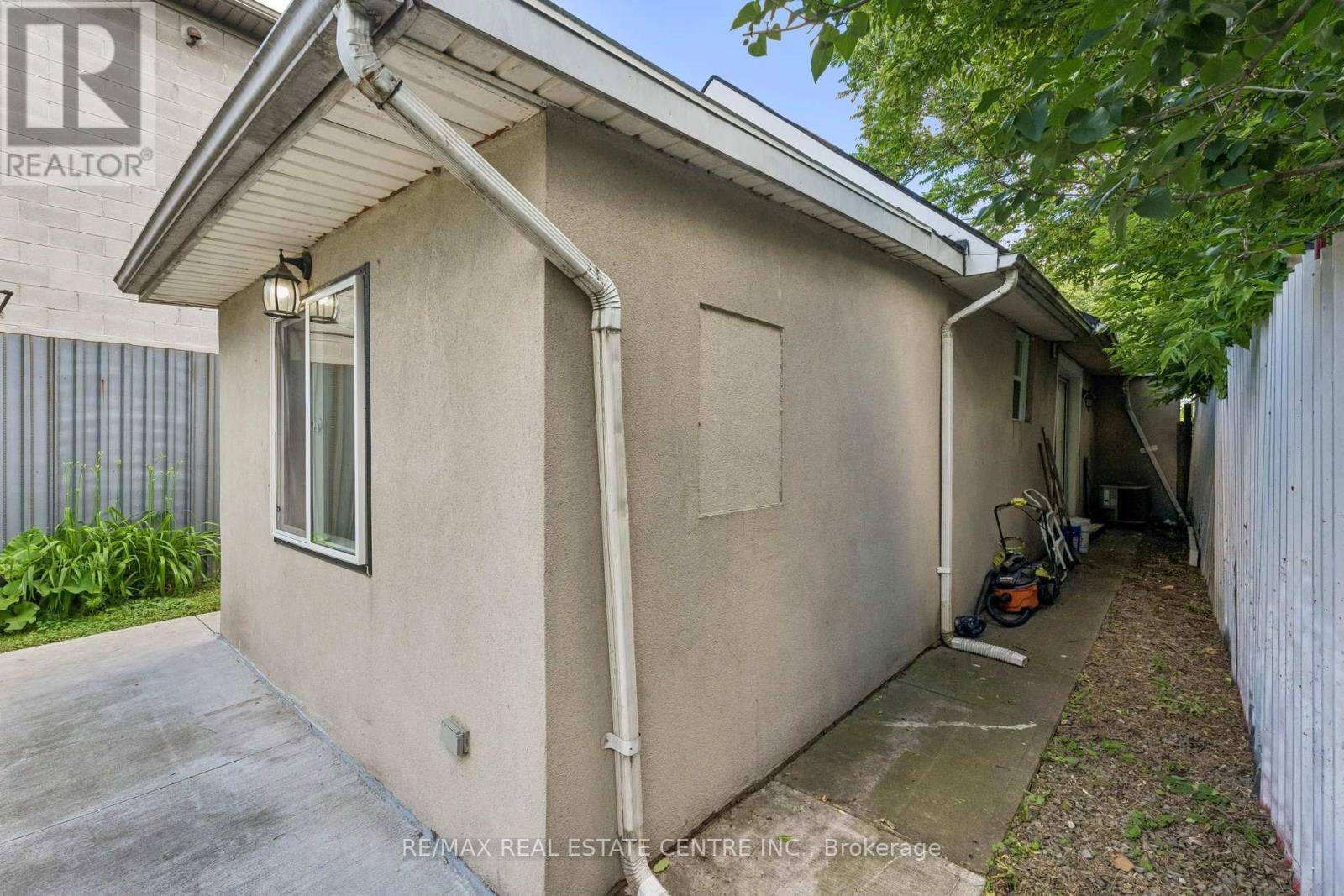 43 WHITFIELD AVENUE - 41