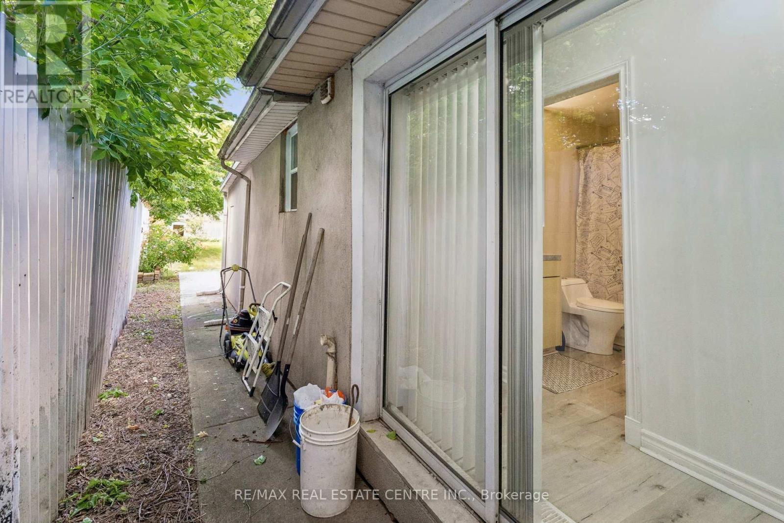 43 WHITFIELD AVENUE - 43
