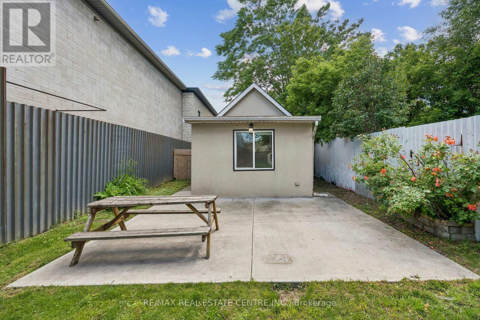 43 WHITFIELD AVENUE - 45