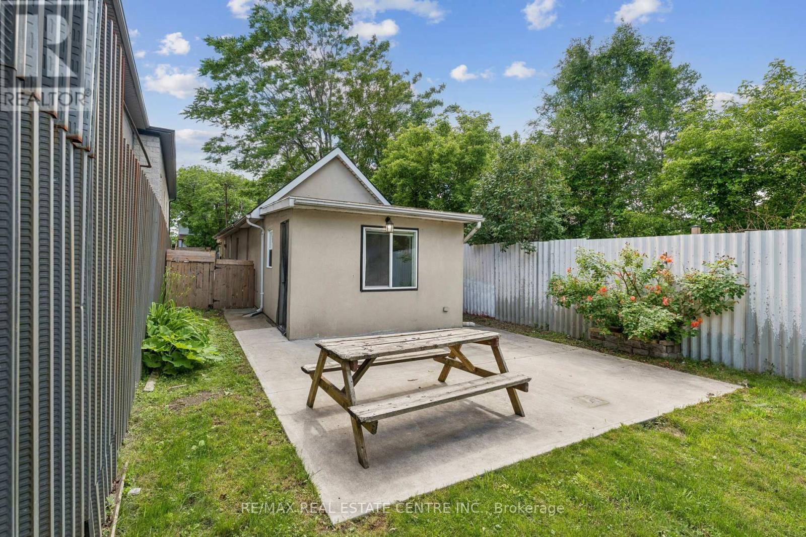 43 WHITFIELD AVENUE - 46